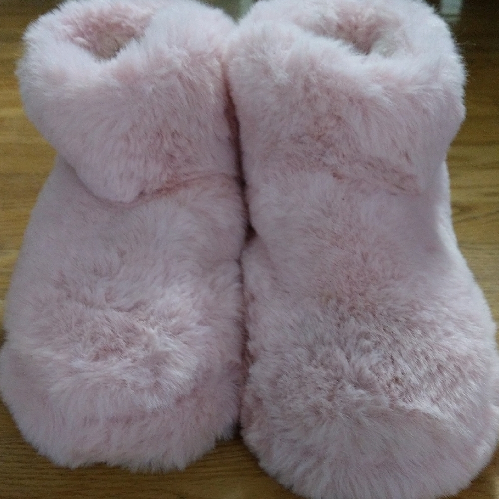 Wild Diva Plush Pink Women's Slippers - Picture 2 of 6